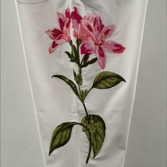 NWT💥Tommy Bahama Ella Twill Embroidered Floret Crop Slim Boyfriend Jeans… - Picture 3 of 10